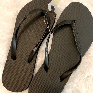 MOSSIMO : Bundle of 2 Pairs Black Flip Flops, Summer Essential!